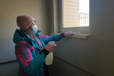 Управляющие компании якутского города Покровска обеспечивают средствами для обработки подъездов / ЯСИА   Республика Саха (Якутия)