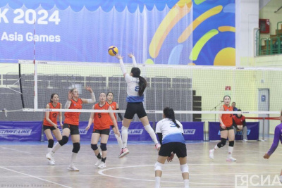 Дан старт чемпионату Якутии по волейболу среди женских команд / Дьулустаан Сергеев   