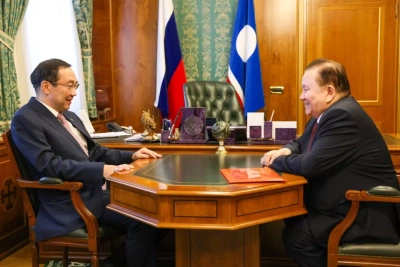 Глава Якутии провел встречу с Федотом Тумусовым / ЯСИА   