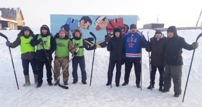 "Ударим клюшкой по ковиду! " На озере в Якутске сыграли в дворовый хоккей / ЯСИА Якутск Якутск Республика Саха (Якутия)