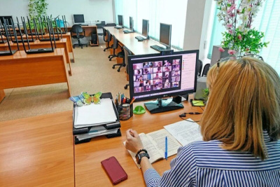 В Олекминском районе Якутии дистанционное обучение продлили еще на неделю / ЯСИА  Олекминский Республика Саха (Якутия)