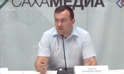 Ил Тумэн подтвердил полномочия нового народного депутата Евгения Рябченко / Дьулустаан Сергеев   