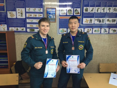 Определены сильнейшие в гиревом спорте среди сотрудников МЧС /   Мирнинский Мирнинский