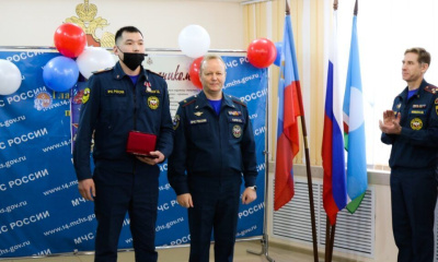 В канун Дня защитника Отечества сотрудникам МЧС вручили государственные и ведомственные награды / ЯСИА   