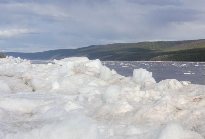 Идет подготовка к прохождению весеннего половодья /   Мирнинский Мирнинский