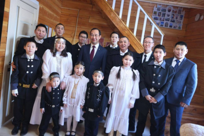 Глава Якутии поздравил с Днем семьи, любви и верности / ЯСИА   