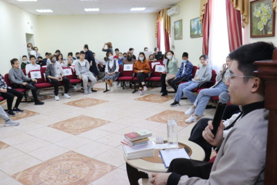 Учащиеся коррекционной школы Якутии провели Международный день чтения вслух со своим кумиром / ЯСИА   Республика Саха (Якутия)