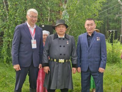 В Таттинском районе открыли выставку Героя России Родимира Максимова / ЯСИА   