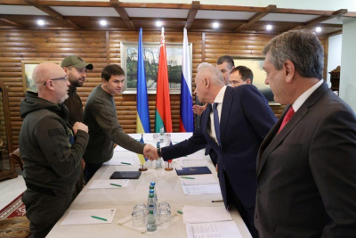 Делегации России и Украины допустили возможность временного прекращения огня / ЯСИА   