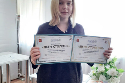 Жительницу поселка Черский Якутии поздравили с рождением двойни и вручили сертификат "Дети столетия" / ЯСИА   Республика Саха (Якутия)