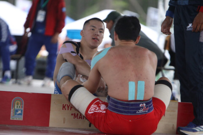 Сенсационные схватки по мас-рестлингу прошли на Играх Манчаары / Дьулустаан Сергеев   