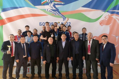 Сборная Якутска победила на чемпионате республики по гиревому спорту / ЯСИА Якутск Якутск Республика Саха (Якутия)