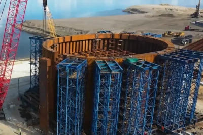 Первый из трёх коффердамов Ленского моста готов на 93% / ЯСИА   