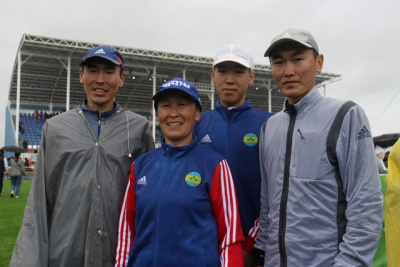 Династия легкоатлетов: Екатерина Драгунова и трое её сыновей пробежали на Играх Манчаары / Дьулустаан Сергеев   