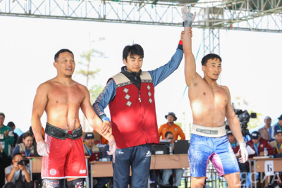 Завершились соревнования по мас-рестлингу и якутской вертушке на Играх Манчаары / Майя Гоголева   