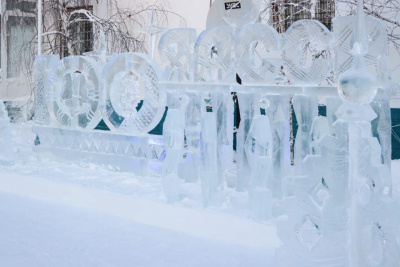 В Якутии к 100-летию ЯАССР осужденные изготовили ледяную композицию / ЯСИА   Республика Саха (Якутия)