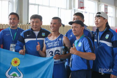 Георгий Софронов установил рекорд Игр Манчаары по прыжкам через нарты в Якутии / Майя Гоголева   Республика Саха (Якутия)