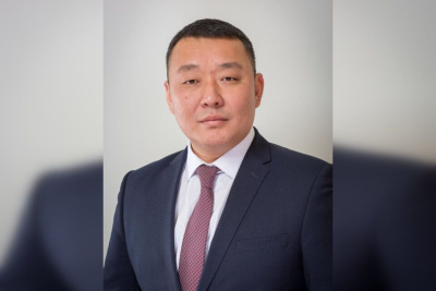 Министр ЖКХ и энергетики Якутии поздравляет работников жилищно-коммунального хозяйства / ЯСИА   Республика Саха (Якутия)