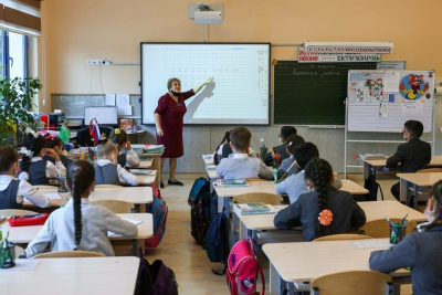 Роспотребнадзор предложил смягчить антиковидные ограничения в школах / ЯСИА   