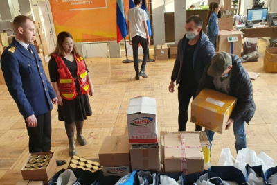 Волонтеры «ЛОРПа» передали гуманитарную помощь в оперштаб Якутии / ЯСИА   Республика Саха (Якутия)