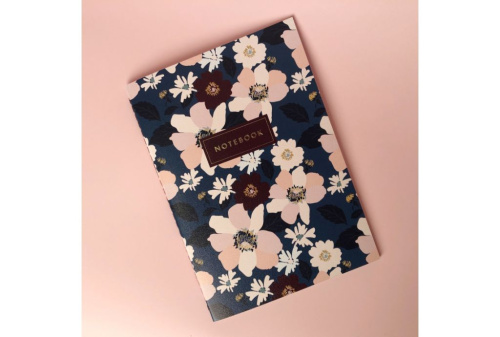 Тетрадь в клетку Dark blue flowers А5 24 л 90 г слоновая кость, сшивка, ламинация