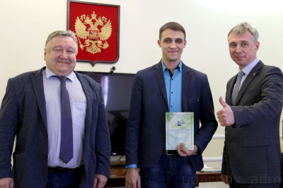 Чествование работников ЖКХ на сессии городского Совета депутатов /   Мирнинский 