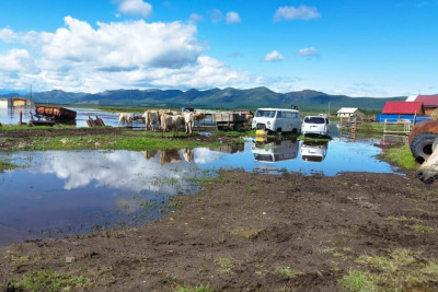 Паводок на реке Индигирке: на участке трассы Оймякон размыло дорожное полотно / ЯСИА   