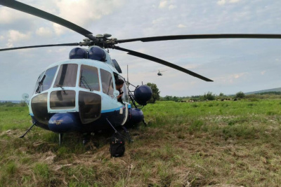 Вертолет совершил вынужденную посадку в 26 км от Ленска / ЯСИА   