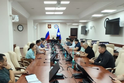 В Якутии обсудили проблемные объекты по программе переселения из аварийного жилья / ЯСИА   