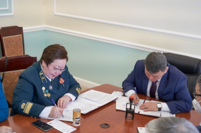 В Якутии подписали соглашение о целевой подготовке кадров для лесной отрасли республики / ЯСИА   Республика Саха (Якутия)