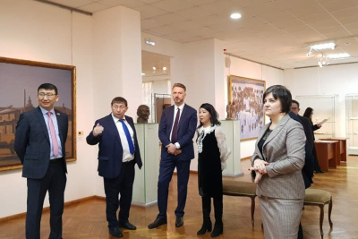 Якутия будет сотрудничать с музеем истории Дальнего Востока и Приморской картинной галереей / Анастасия Филиппова   Республика Саха (Якутия)