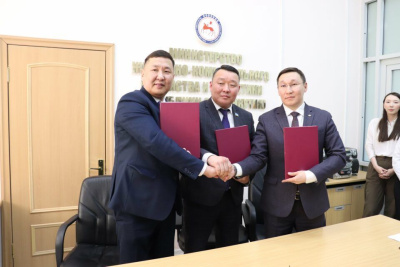 МинЖКХ Якутии, ГУП «ЖКХ» и Чурапчинский улус подписали соглашение о сотрудничестве / ЯСИА  Чурапчинский Республика Саха (Якутия)