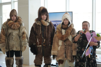В Якутске открылась выставка «Теплая одежда Аллах-Юньских грузоперевозчиков» / ЯСИА Якутск Якутск Республика Саха (Якутия)