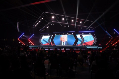 Владимир Путин поприветствовал участников фестиваля "Muus uSTAR" / Виктория Сергеева   