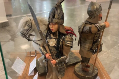 В Smart библиотеке в Якутске открылась передвижная выставка авторских кукол / ЯСИА Якутск Якутск Республика Саха (Якутия)