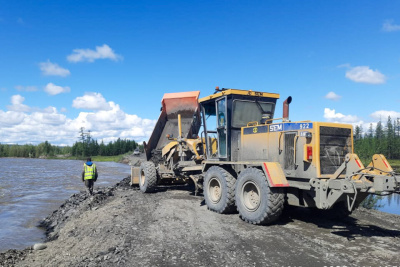На участках дороги «Колыма» в Оймяконском районе ведут восстановительные работы / ЯСИА   