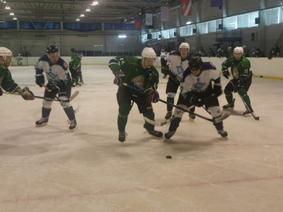 Жаркие схватки на льду: завершилось первенство района по хоккею /   Мирнинский Мирнинский