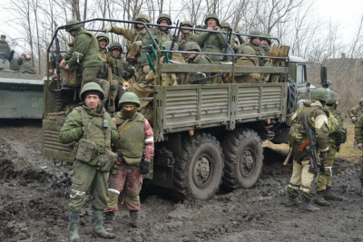 Многие российские артисты рвутся выступать для наших военных на Украине, рассказал Кириенко / ЯСИА   