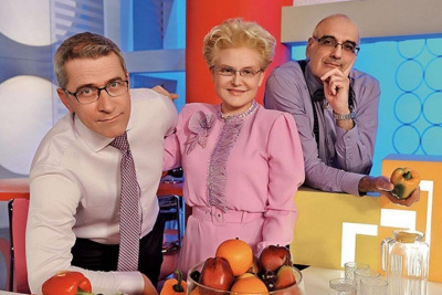 Первый канал опроверг информацию о закрытии программы Малышевой "Жить здорово" / ЯСИА   