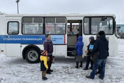 В Якутске работает мобильный офис «Сахатранснефтегаза» по приему заявок на социальную газификацию / Виктория Сергеева Якутск Якутск Республика Саха (Якутия)