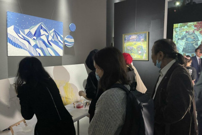 Посетители выставки "Я (не) боюсь" написали картины для акции к 100-летию ЯАССР / ЯСИА   