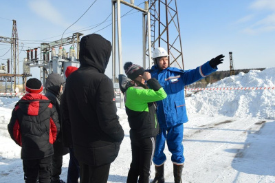 Алданский филиал ДРСК провел профориентационную экскурсию / Туяра Стручкова  Алданский Республика Саха (Якутия)