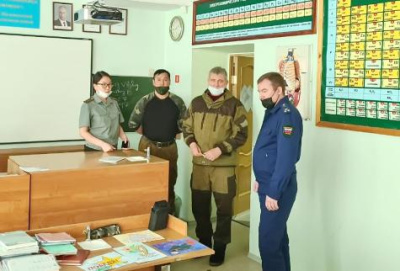 Прокурор Мирного в кадетской школе-интернат обсуждал патриотическое воспитание /   Мирнинский 