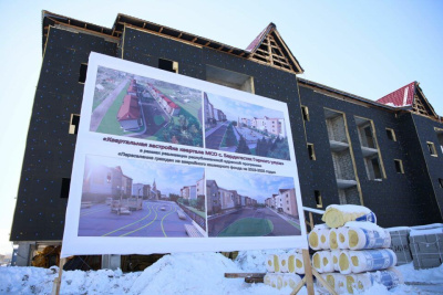 Айсен Николаев осмотрел квартальную застройку многоквартирных домов в селе Бердигестях / Дьулустаан Сергеев   