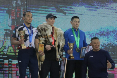 Вячеслав Дьяконов второй год подряд выиграл Кубок чемпиона по национальному многоборью / Дьулустаан Сергеев   