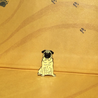 Значок эмалированный Мопс