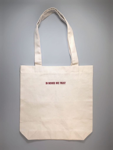 Сумка "In books we trust" с вышивкой