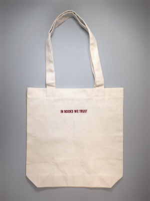 Сумка "In books we trust" с вышивкой