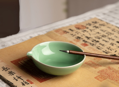 Многофункциональная тушечница с держателем для кисти