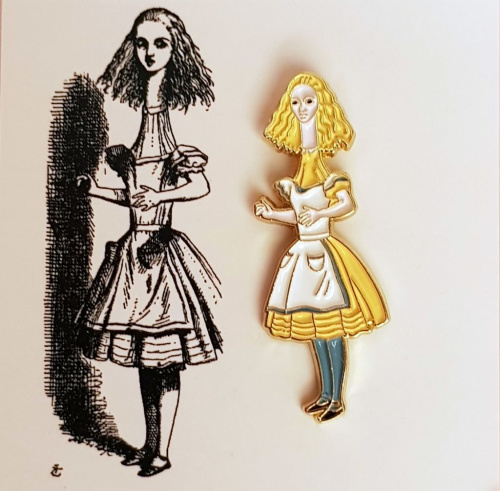 Значок эмалированный "Высокая Алиса"